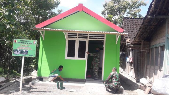 Satgas TMMD Bojonegoro Laksanakan Finishing Rumah aladin Karji